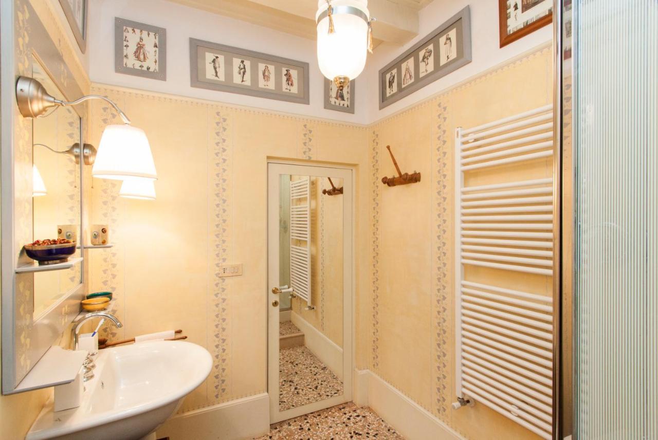 Explore From A Sophisticated Hideaway In San Polo * Wenecja