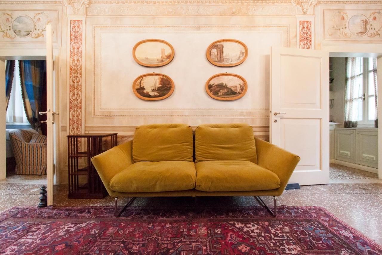 Explore From A Sophisticated Hideaway In San Polo Apartament