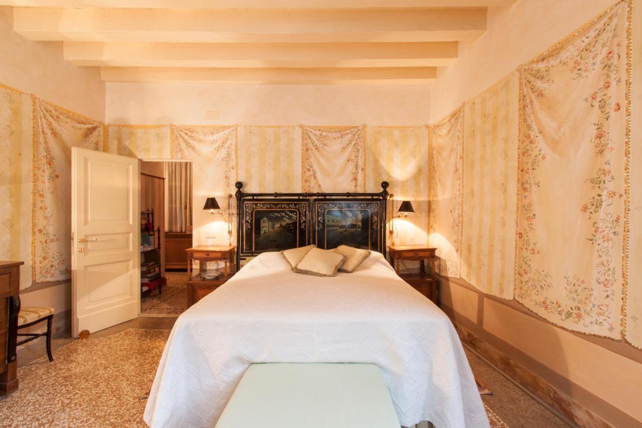 Explore From A Sophisticated Hideaway In San Polo Apartament