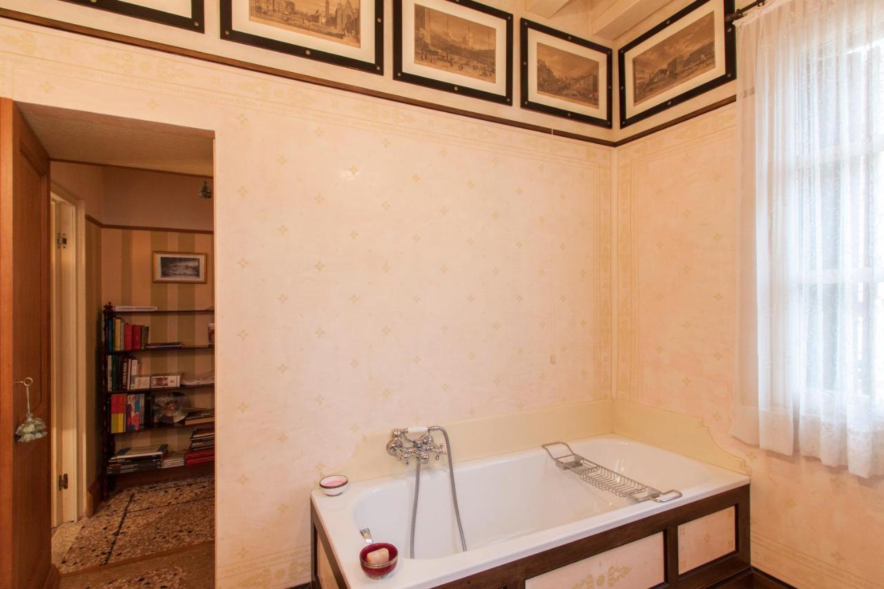 Explore From A Sophisticated Hideaway In San Polo Apartament *