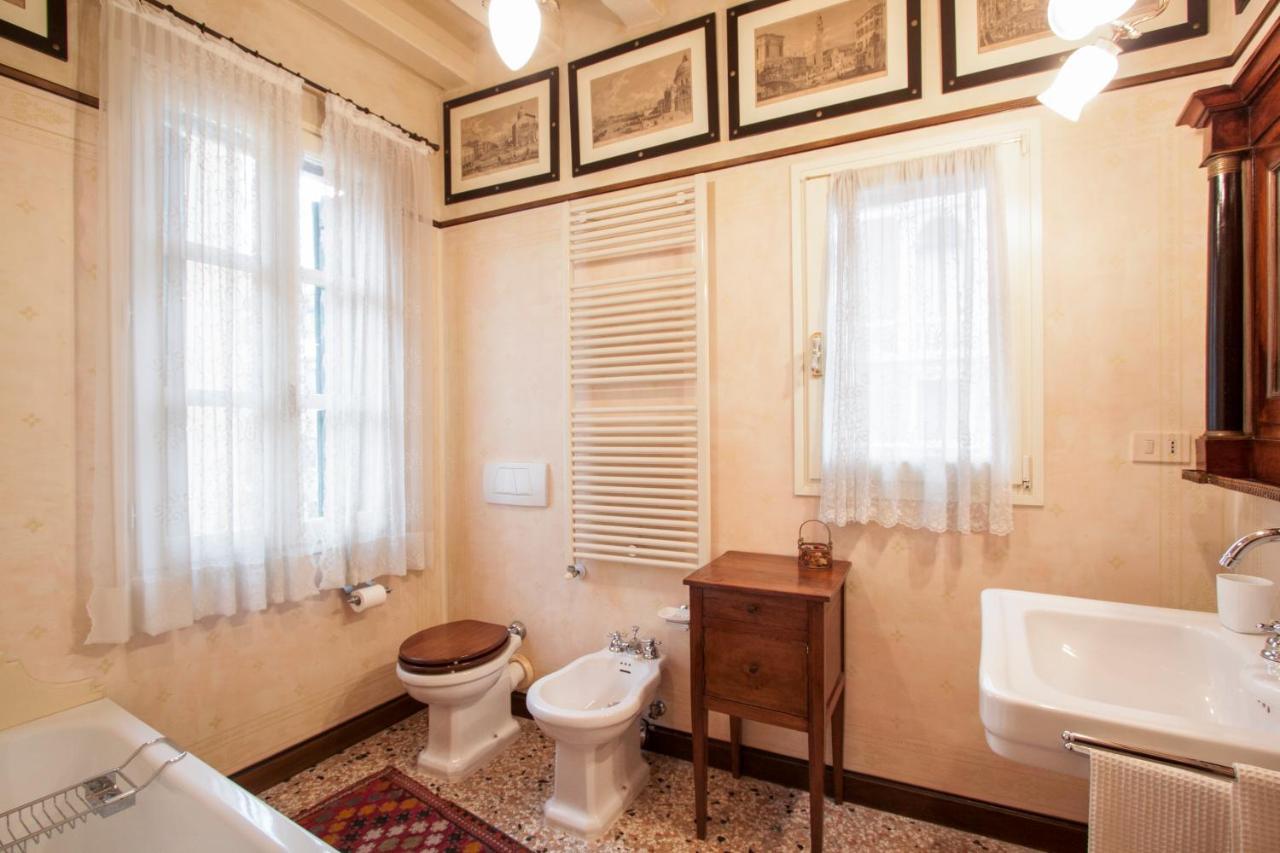 Explore From A Sophisticated Hideaway In San Polo Apartament