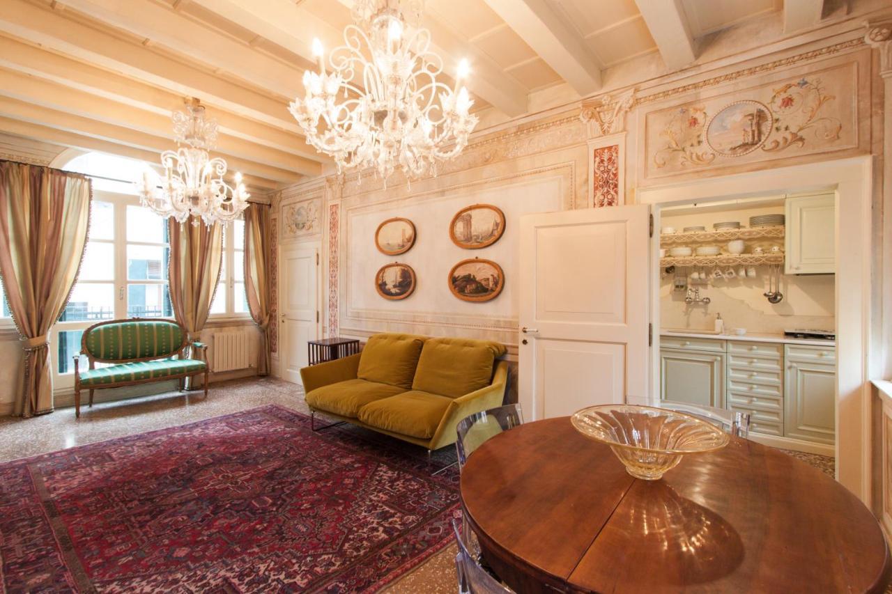 Apartament Explore From A Sophisticated Hideaway In San Polo *